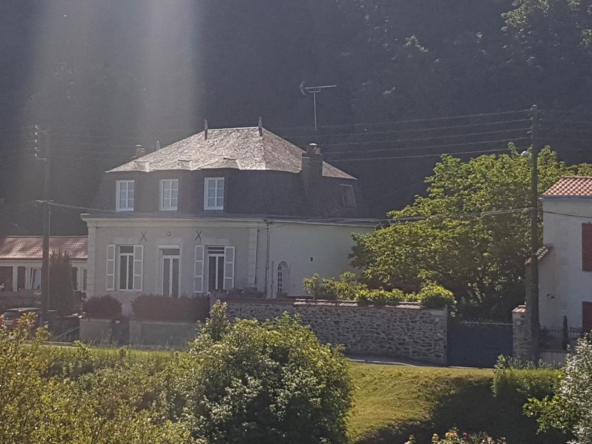 ホテル Lucriolla Oree-d'Anjou エクステリア 写真